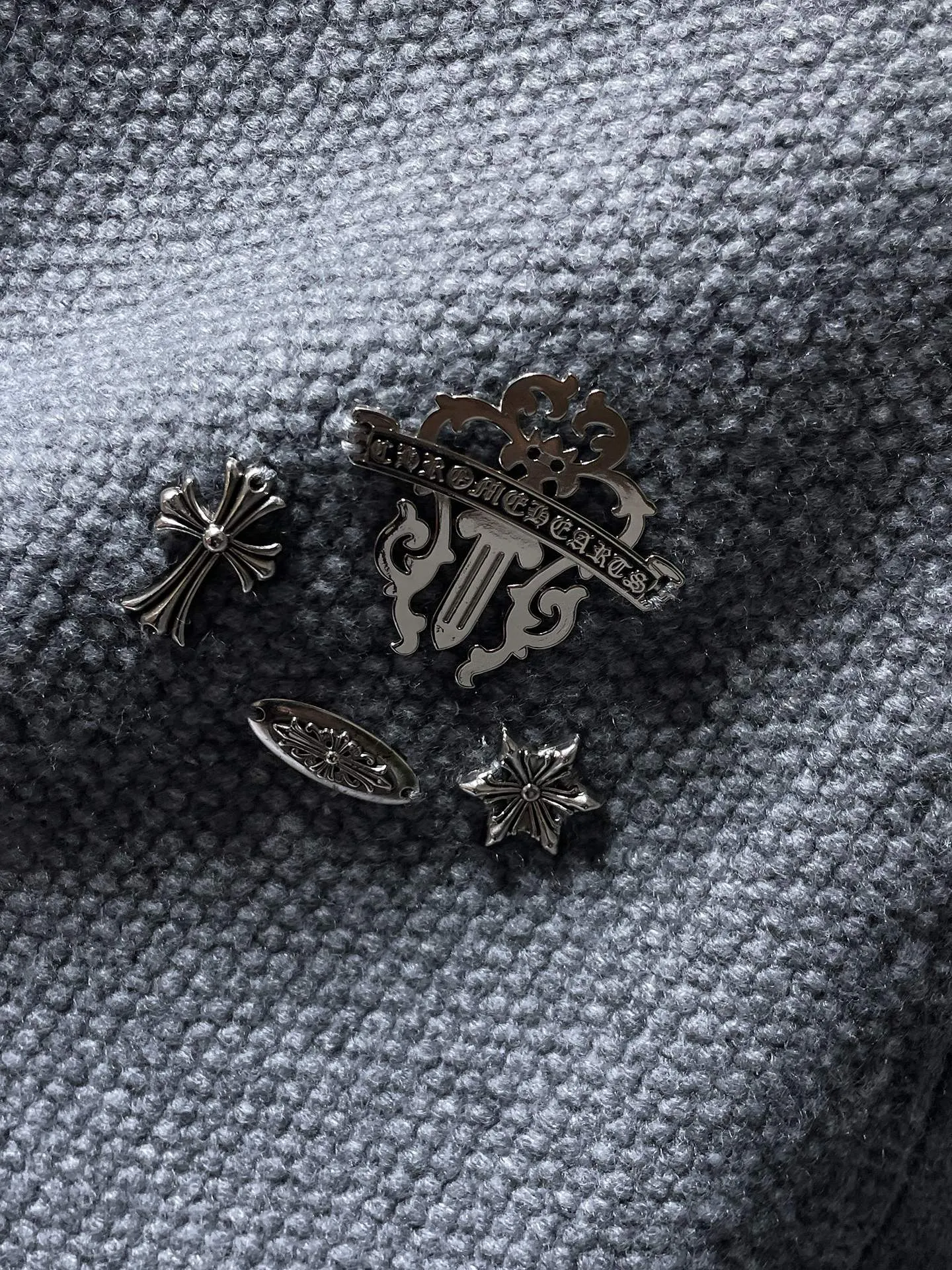 P236 Chrome Hearts 🍁Autumn and winter sweater series🍁 Cross metal➕hole treatment Selected high-quality wool blended knitted fabric Non-common version on the market Recommended colors: black gray white